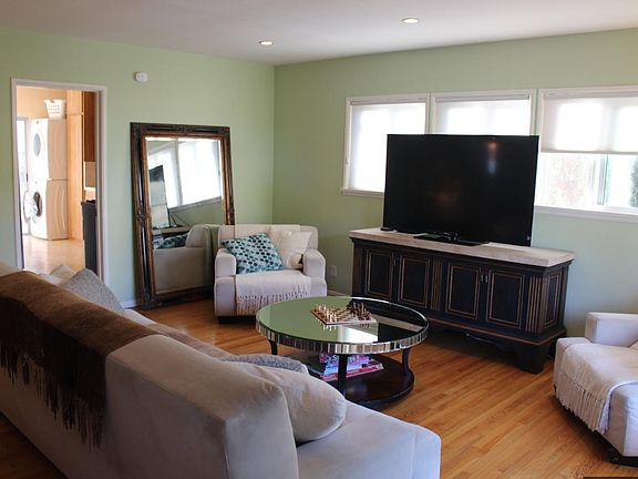 3rd image of 3283 Kelton Ave