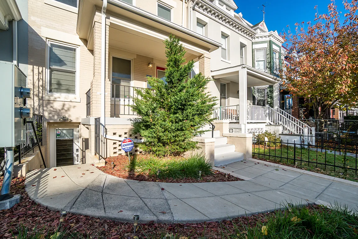 2 bed, 644 sqft, $1,875 — Photo 1