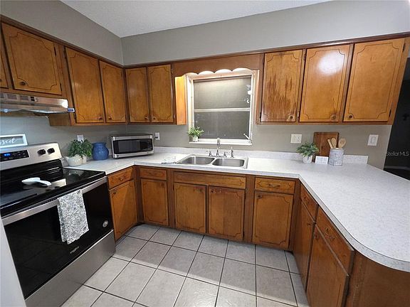 3rd image of 21654 SW Raintree St