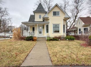102 N Oak St, Villa Grove, IL 61956
