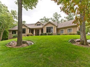 1976 Platinum Falls Dr SE, Ada, MI 49301