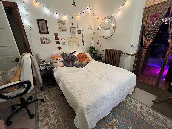 2nd image of 1005 University Ave SE #9