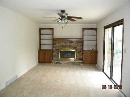 4th image of 3129 Foss Dr