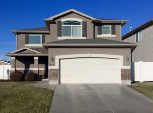 374 Stamford Dr, North Salt Lake, UT 84054