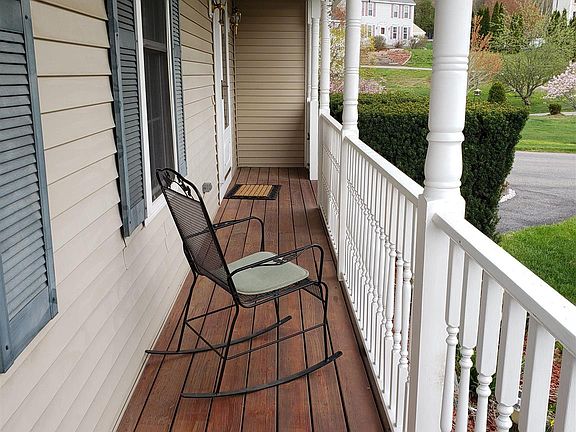 4th image of 19 Meetinghouse Dr