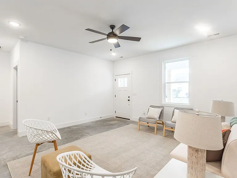 217 Vreeland St — Photo 3