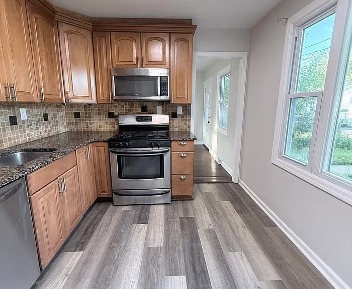 40 Eisenhower Dr — Photo 4