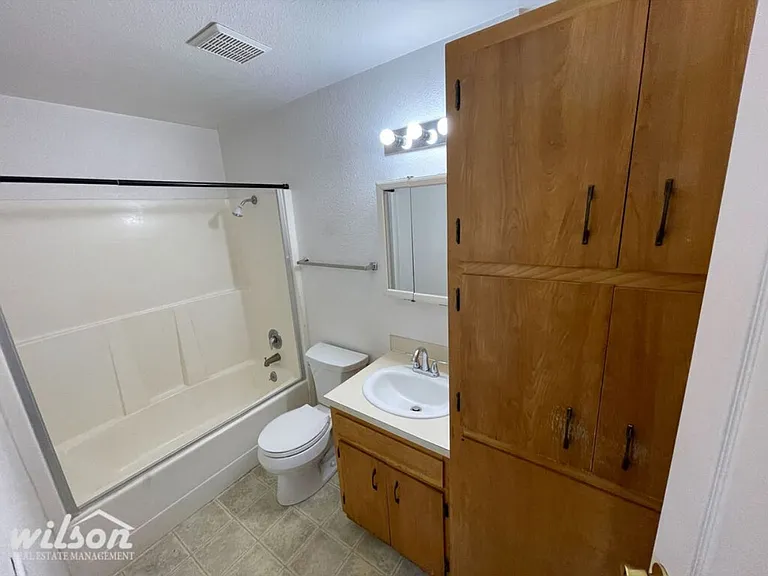 1502 S 10th Ave — Photo 10