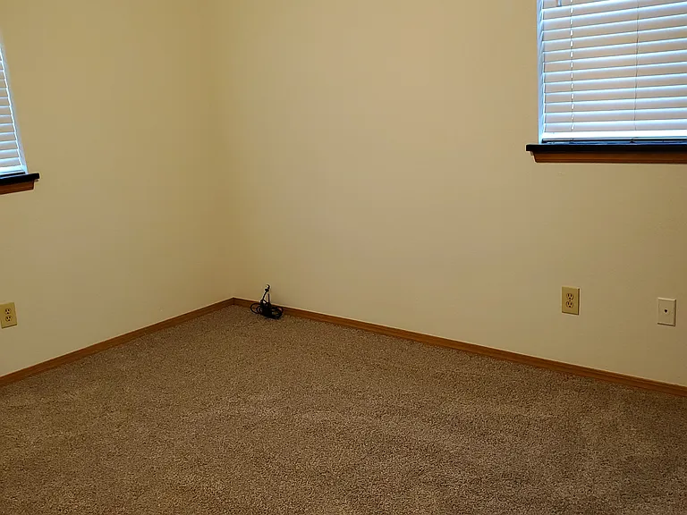 10904 N Lee Ave — Photo 14