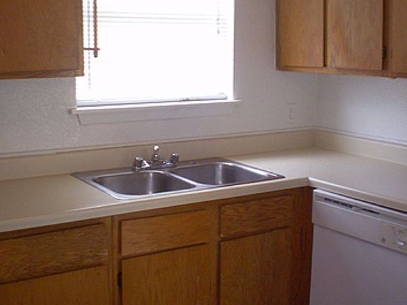 3rd image of 1009 NW Summercrest Blvd APT A