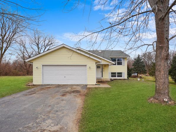 105 Constitution Dr SW, Poplar Grove, IL 61065