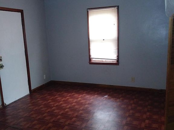 3rd image of 602 Graf Ave