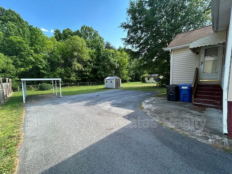 110 Oakland Ave — Photo 12