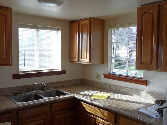 5th image of 1060 Bingen Ave