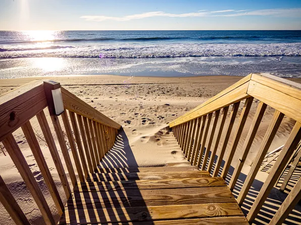 4478 Island Dr, North Topsail Beach, NC 28460