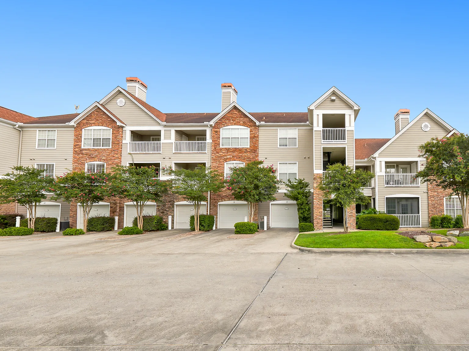 The Regent Apartment Homes — Photo 4