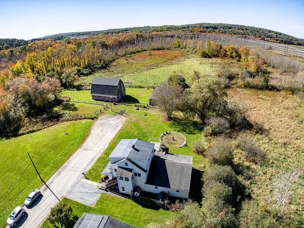 25 Lamoureux Blvd, North Smithfield, RI 02896