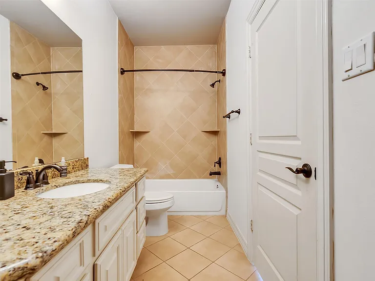 2540 Prospect St #B — Photo 30