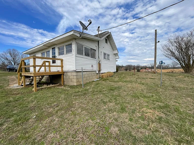 555 Hopewell Rd — Photo 32
