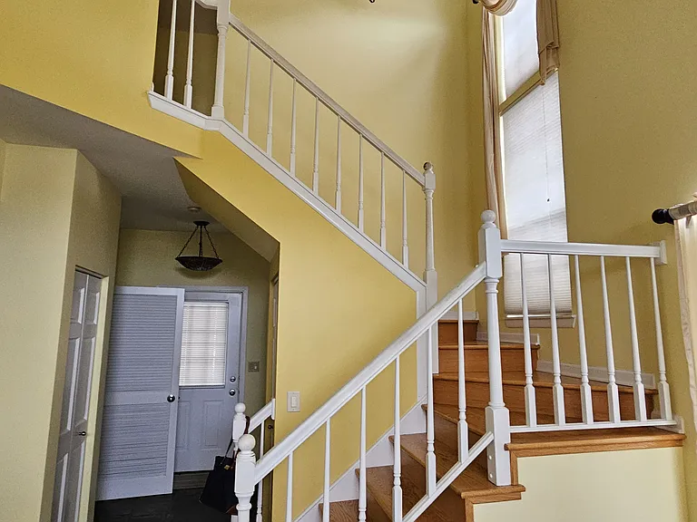 615 Woodhaven Dr — Photo 2