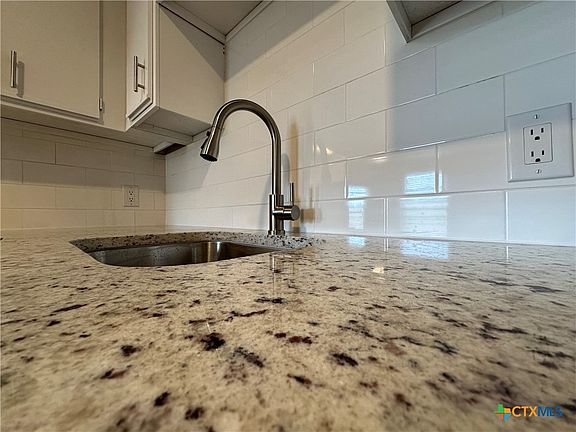 4th image of 1409 N Bishop St APT 1