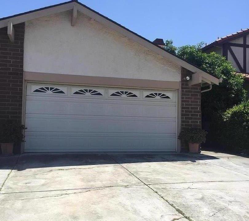 2nd image of 3157 Yakima Cir