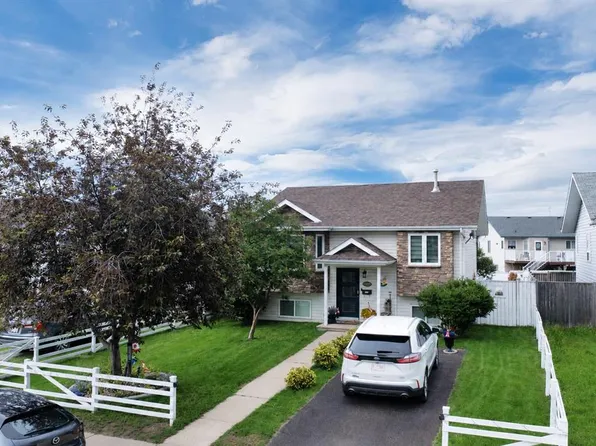 17 W Keast Way, Red Deer, AB T4P 3Z3