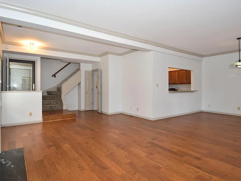 4444 Lindell Blvd #7 — Photo 6