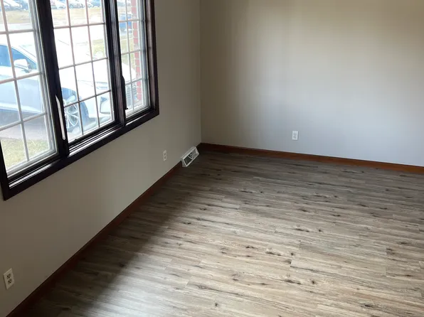 2011-2009 53rd St, Moline, IL 61265