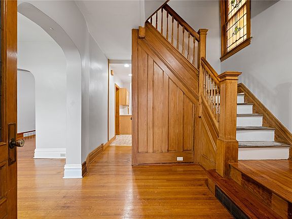 5th image of 578 Orchard Ave