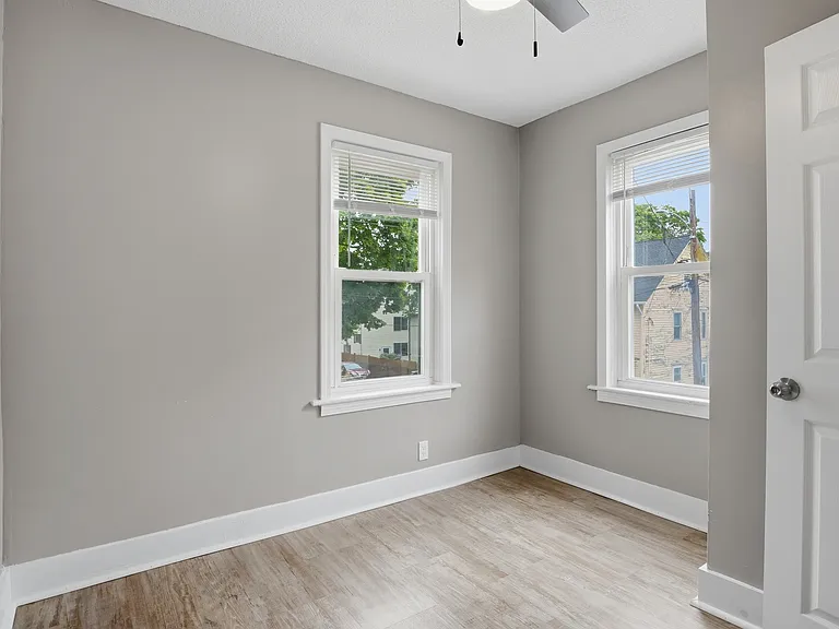 6 Oswald St #1 — Photo 4