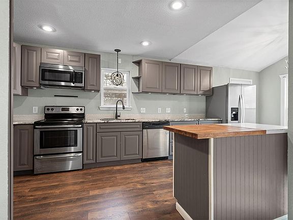 4th image of 647 Durango St