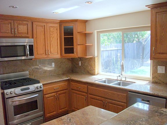 3rd image of 3240 Peppermint St