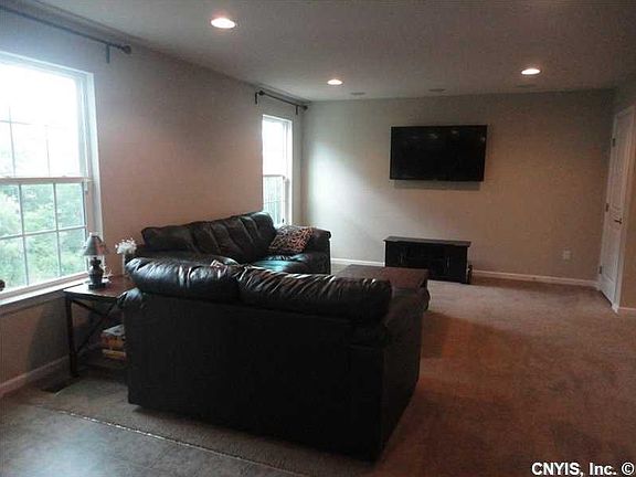 3rd image of 43 Silversides Way