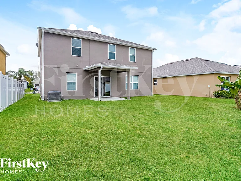 924 Ambergate St — Photo 14