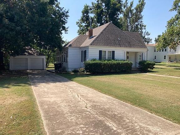 2nd image of 420 Poplar Ave