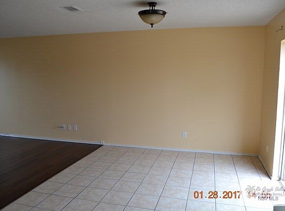 4th image of 9415 N 34th Ln