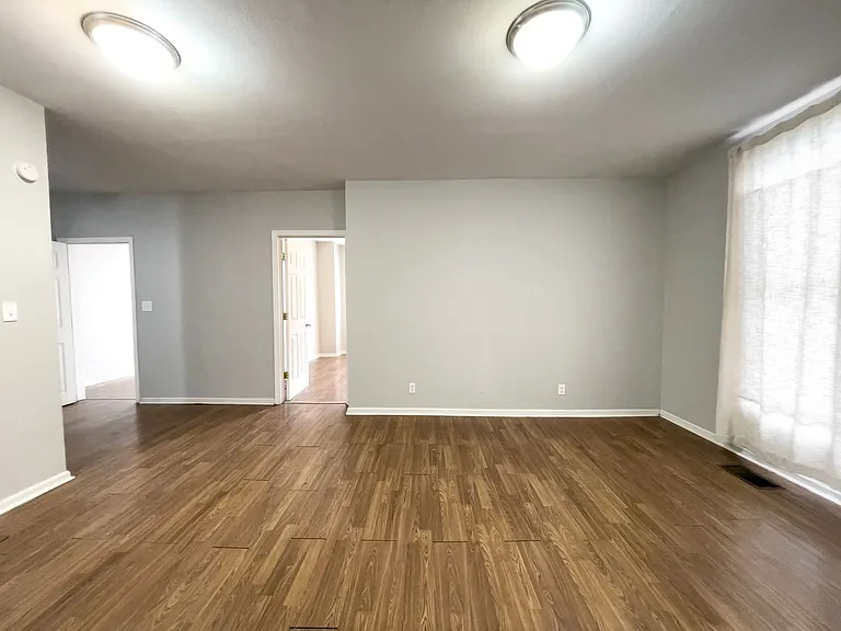 118 N Martin St — Photo 6