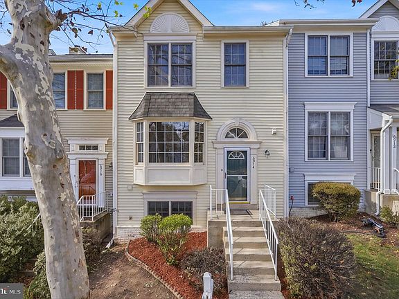 3rd image of 6914 Compton Ln