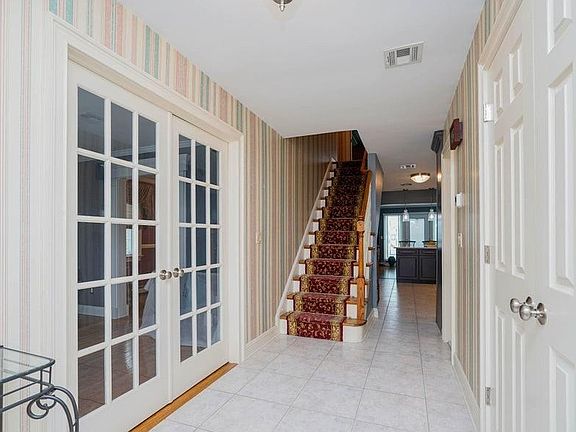 4th image of 128 Justin Ave