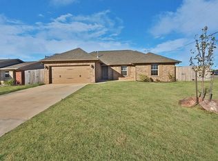 101 SW 7th St, Moore, OK 73160