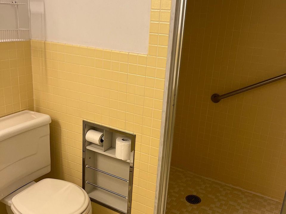 1st image of 850 College Ave #3-B