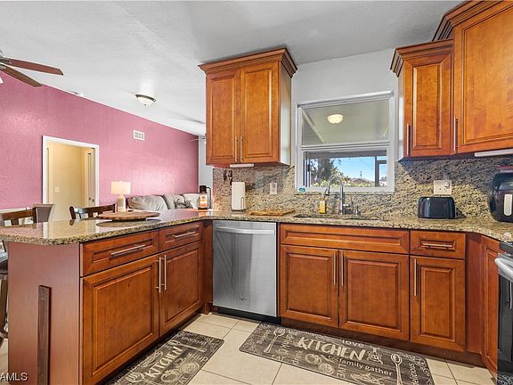 4th image of 330 SW 28th Ter