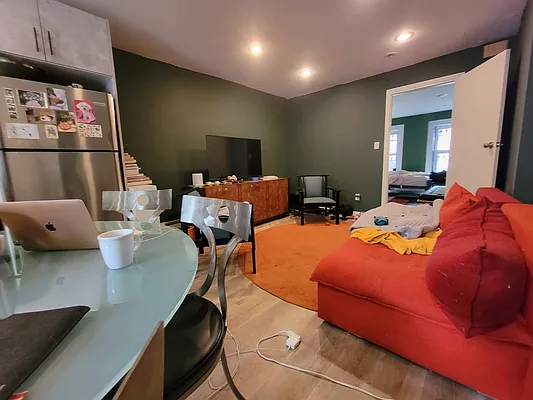 Rented by MBC Group LLC | media 4