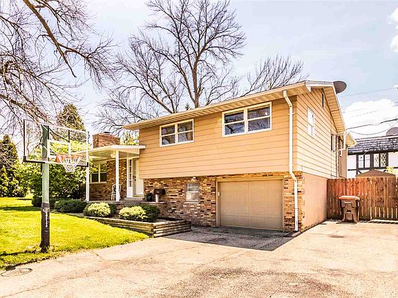 2nd image of 704 W Teton Dr