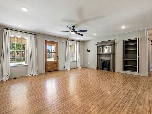 2nd image of 1702 SW D St