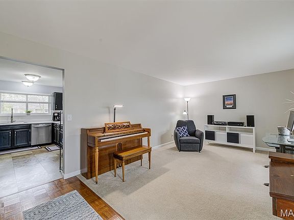 3rd image of 807 Prince Andrew Ct