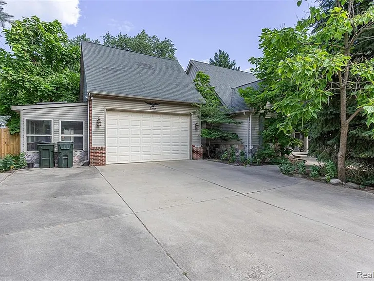 3930 Dunning Rd — Photo 1