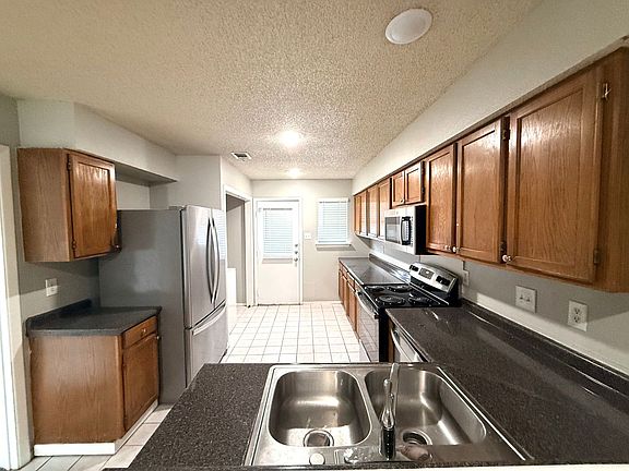 3rd image of 1021-1023 Vera Ct #1021