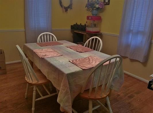 2nd image of 842 Woodway Ln